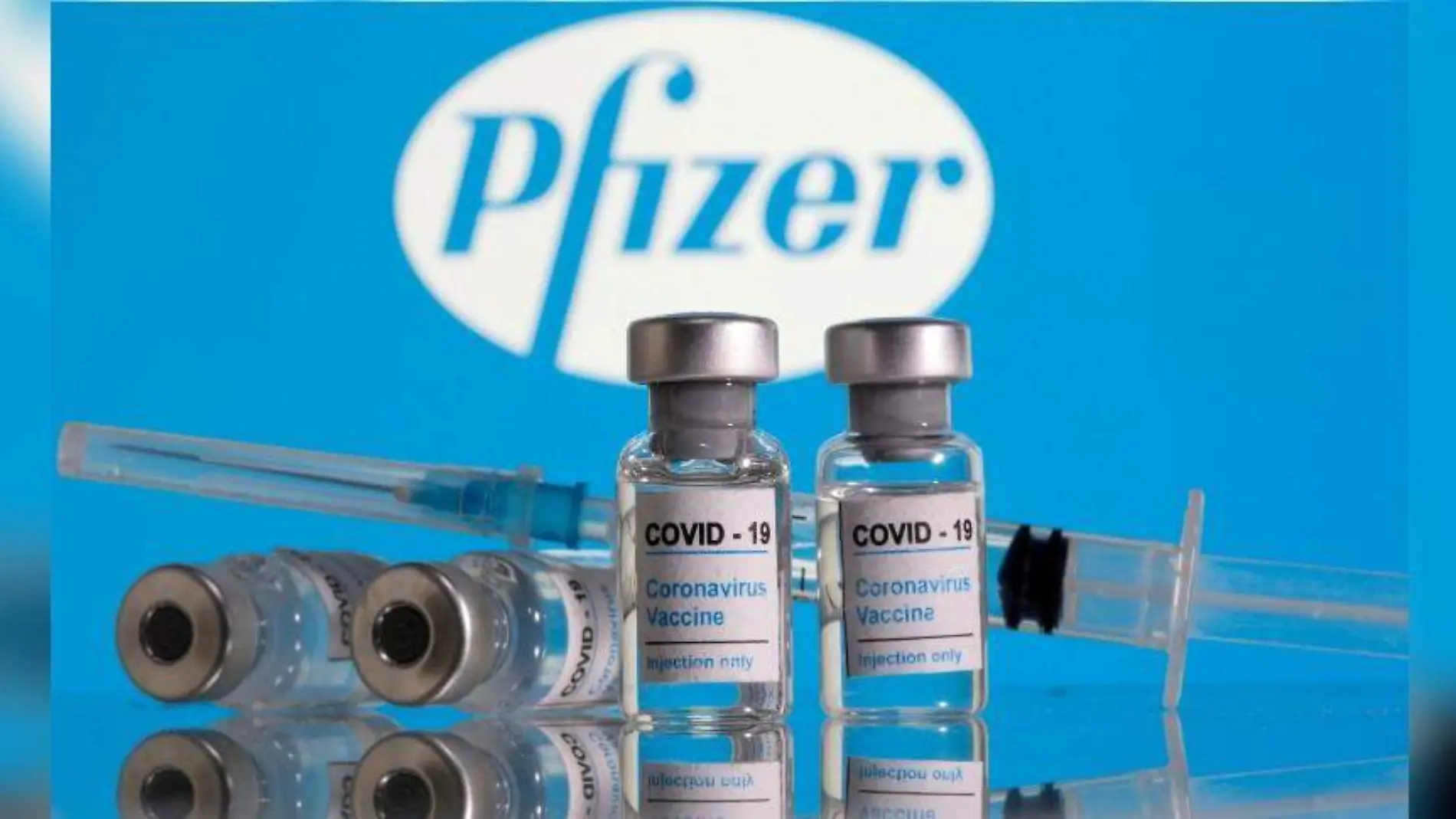 pfizer vacuna omicron REUTERS